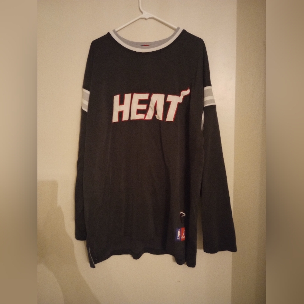 Majestic Vintage Miami Heat Men's Long Sleeve Jersey Style Sweatshirt